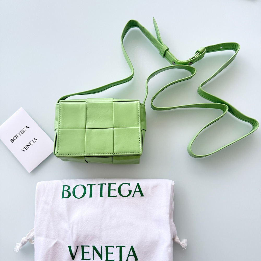 Bottega Veneta Cassette Wallet on Strap Green Maxi Intrecciato Leather 667048 - Picture 2 of 16